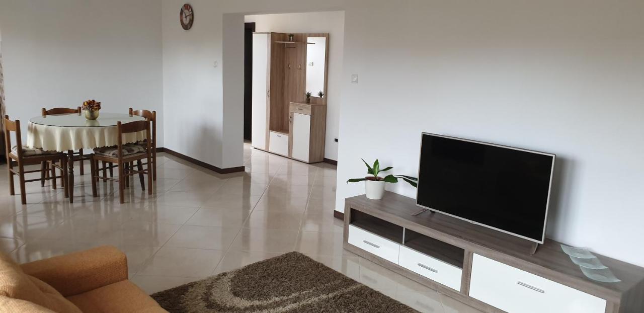Apartman Lena Pula Buitenkant foto
