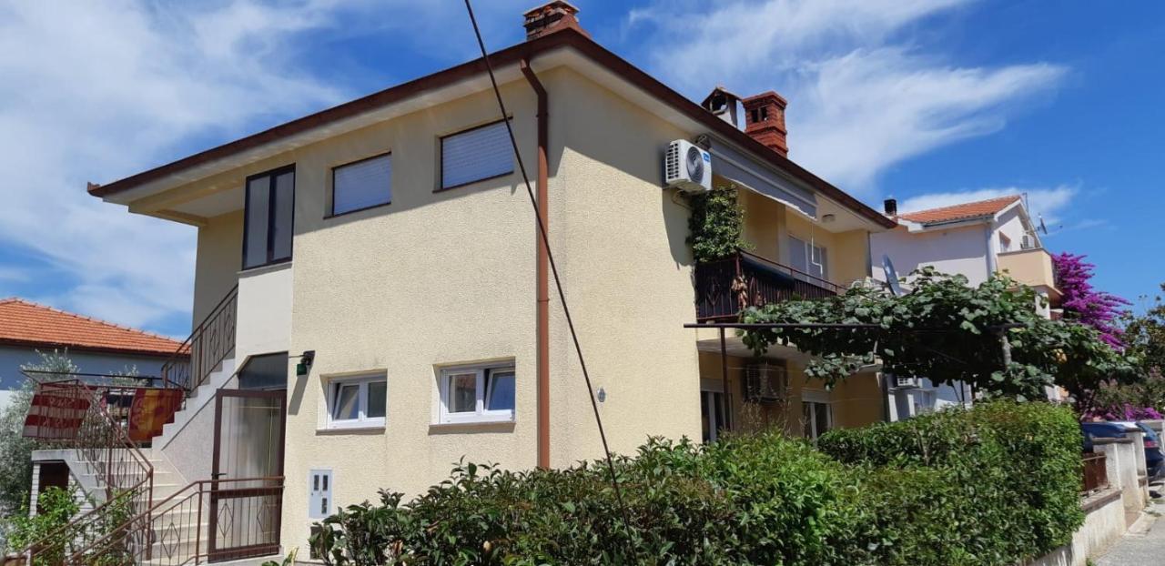 Apartman Lena Pula Buitenkant foto